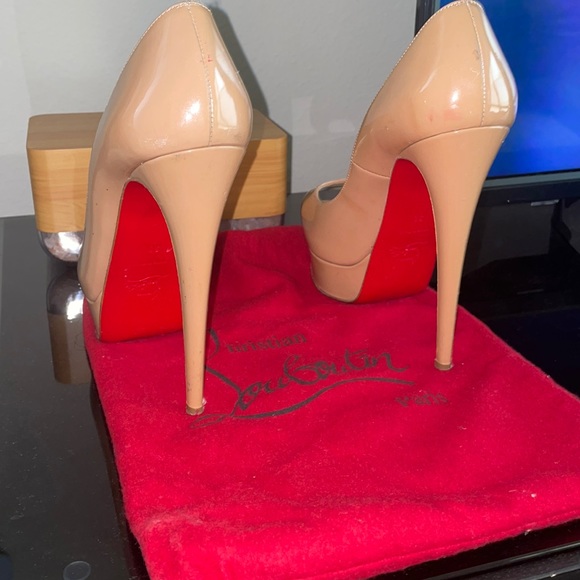 Loubiton patent leather pumps✨ - Picture 2 of 7